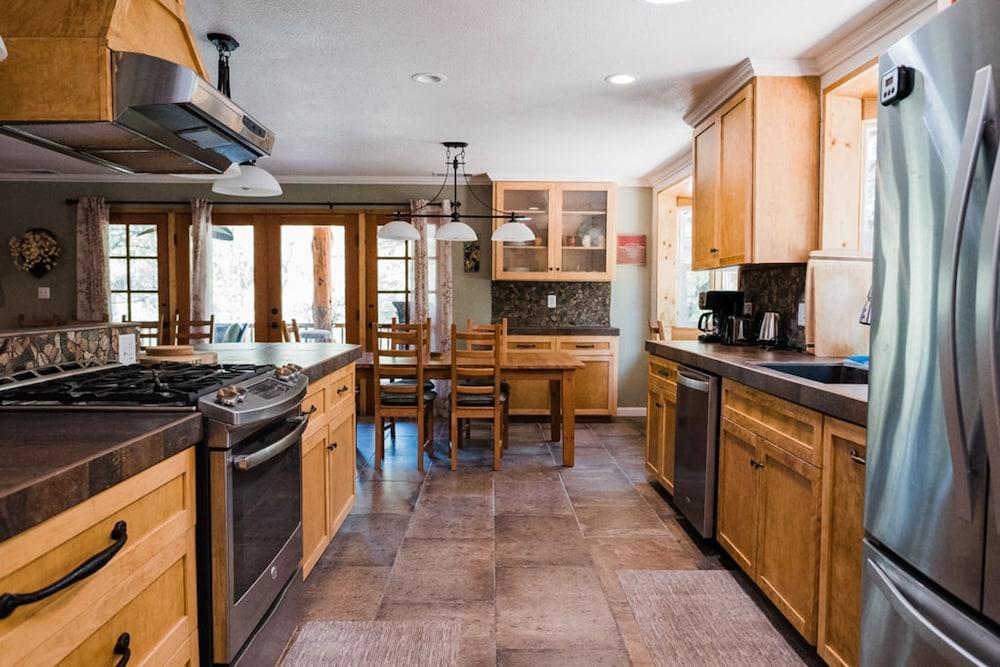 Sierra Lakes Retreat