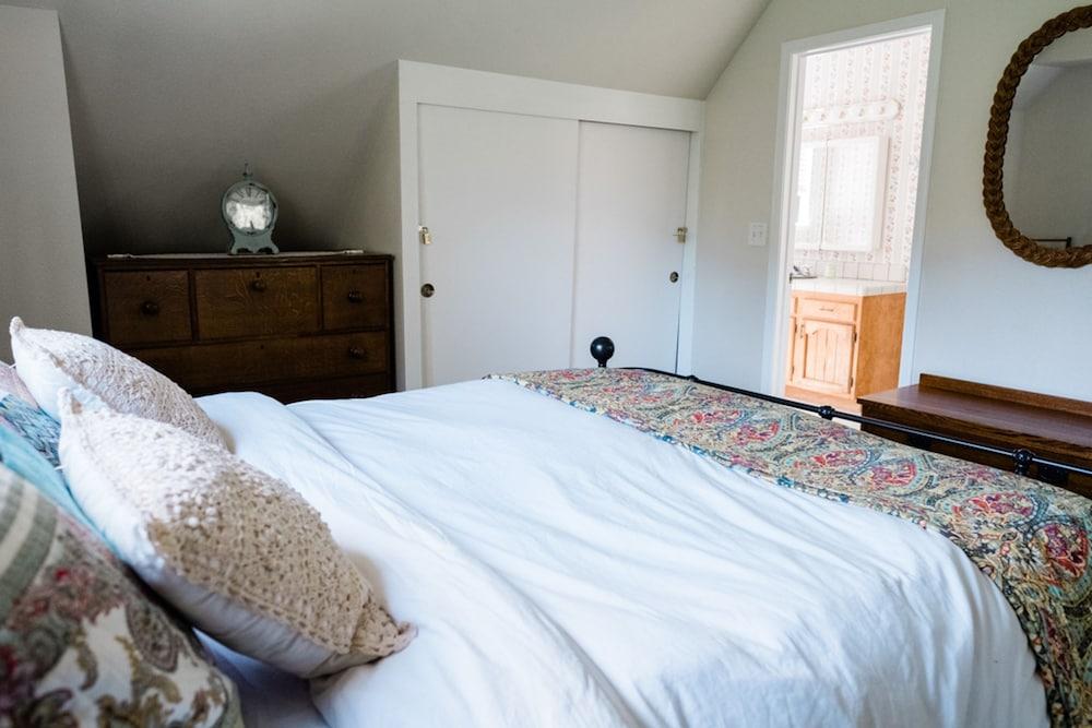 Hillside Cottage Retreat