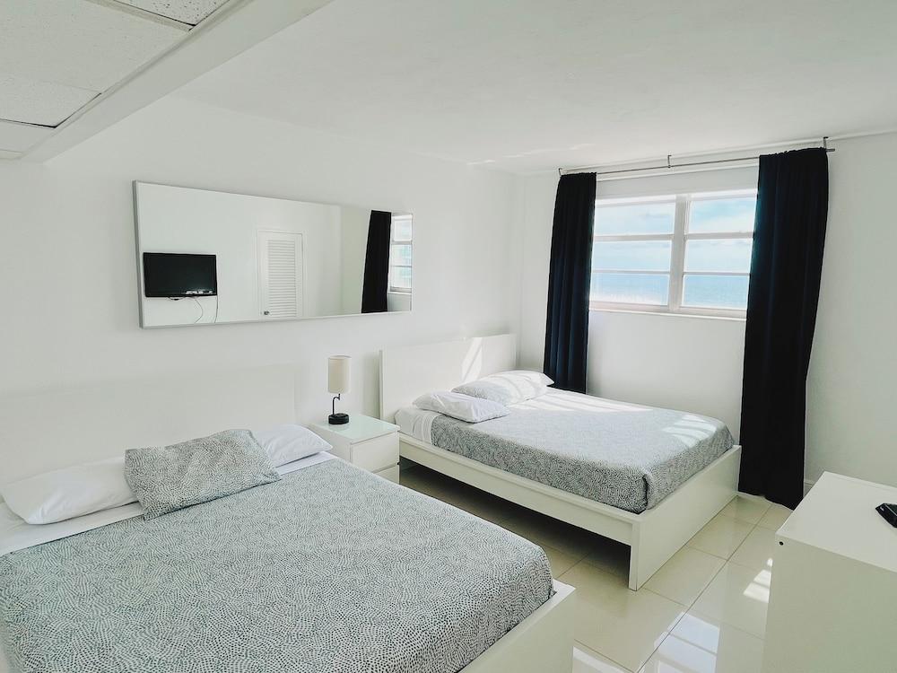 The Tides on Hollywood