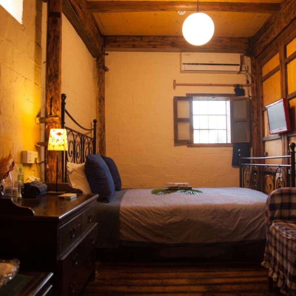 Pig's Inn Huangshan Xidi