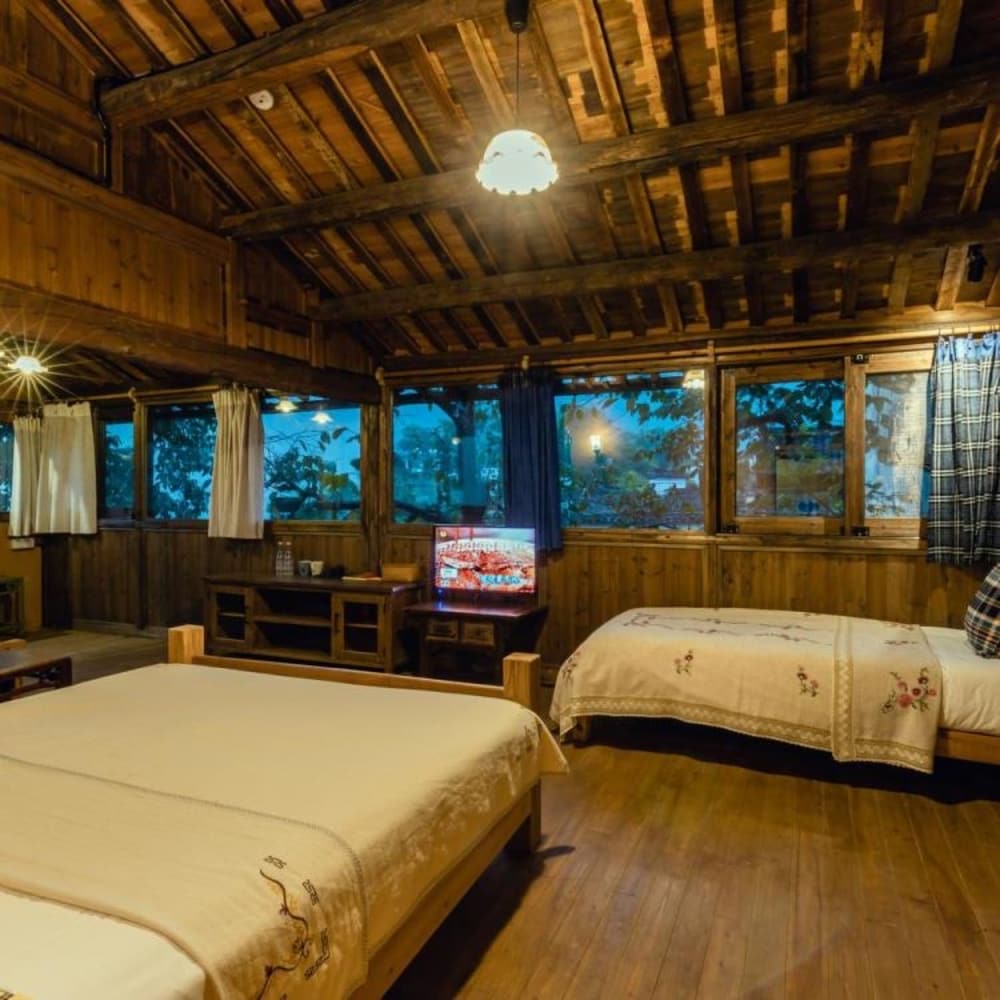 Pig's Inn Huangshan Bishan