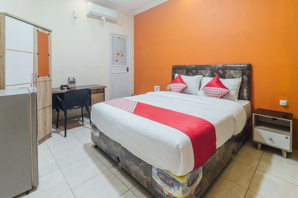 OYO 2010 Satria Guest House