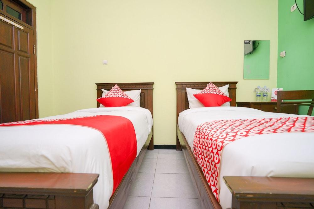 OYO 1639 Penginapan Anggrek Syariah 1