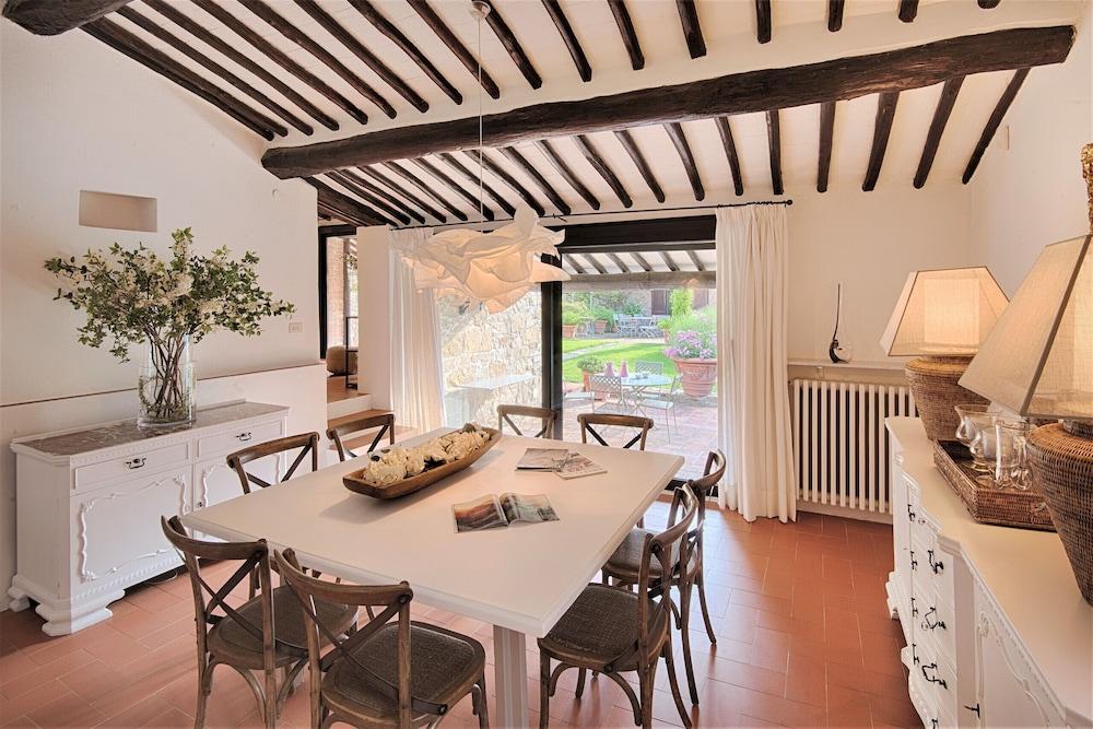 Villa in Castellina w. Pool, Garden & Winery