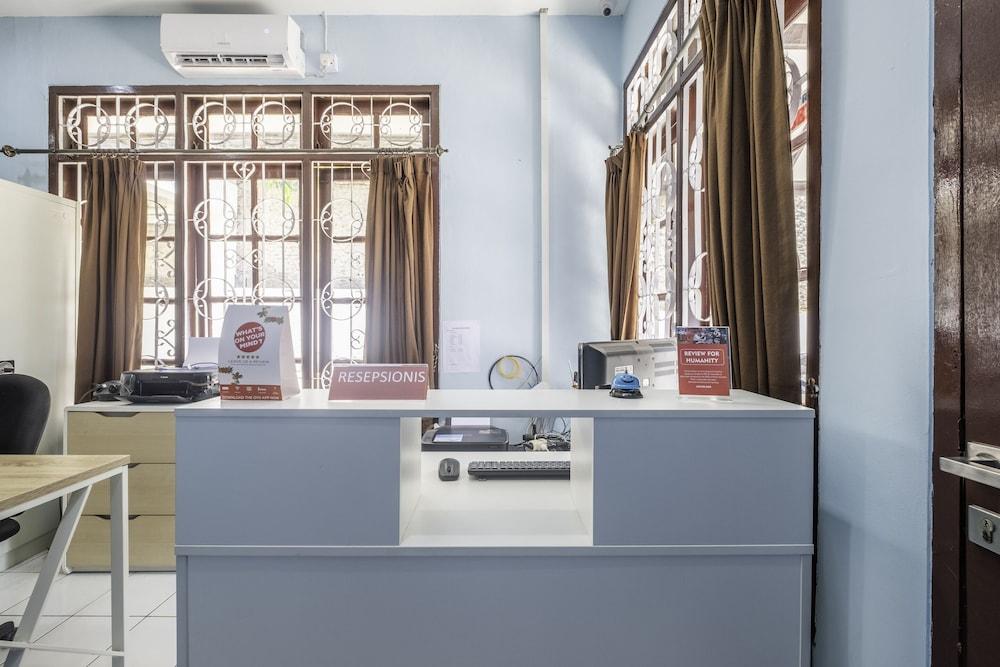 Super OYO 1568 Stasiun Ka Cirebon Guest House