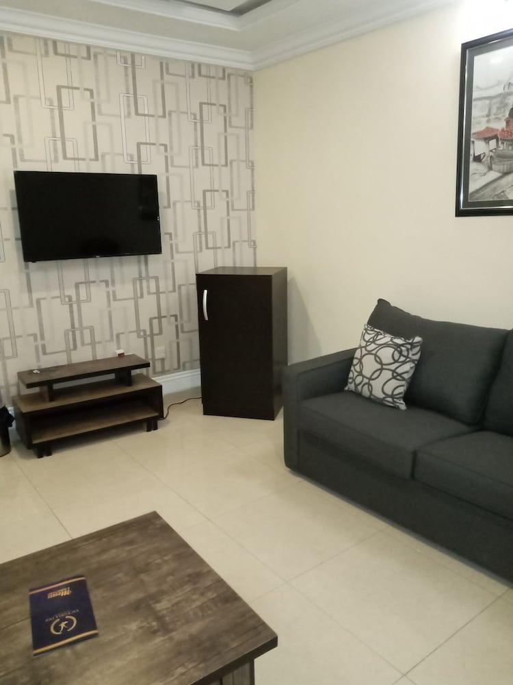 Victoria Inn Hotel & Suites