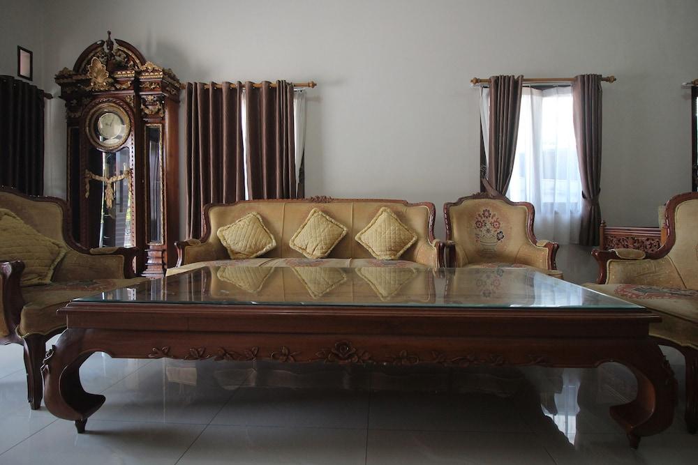 Hotel O Wisma Ray Syariah