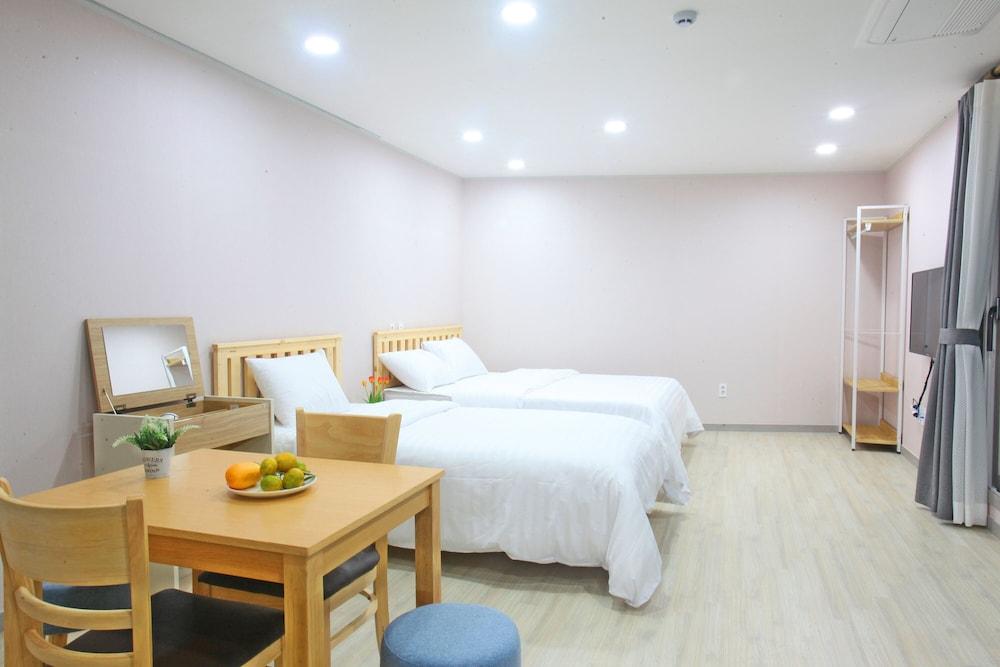 Sea and Star Pension