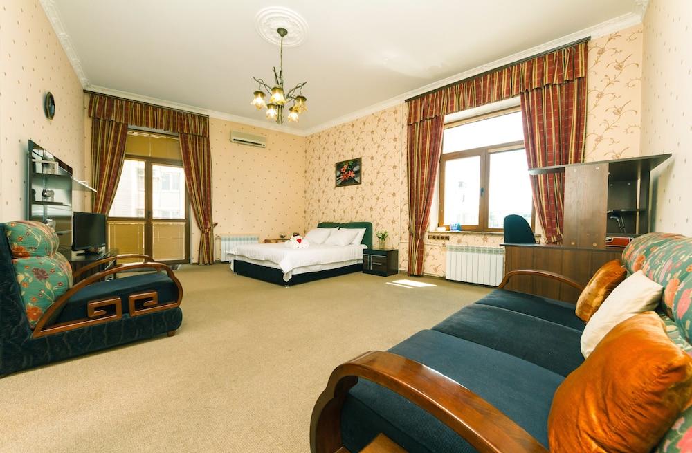 KyivHome Best view on Independence Square