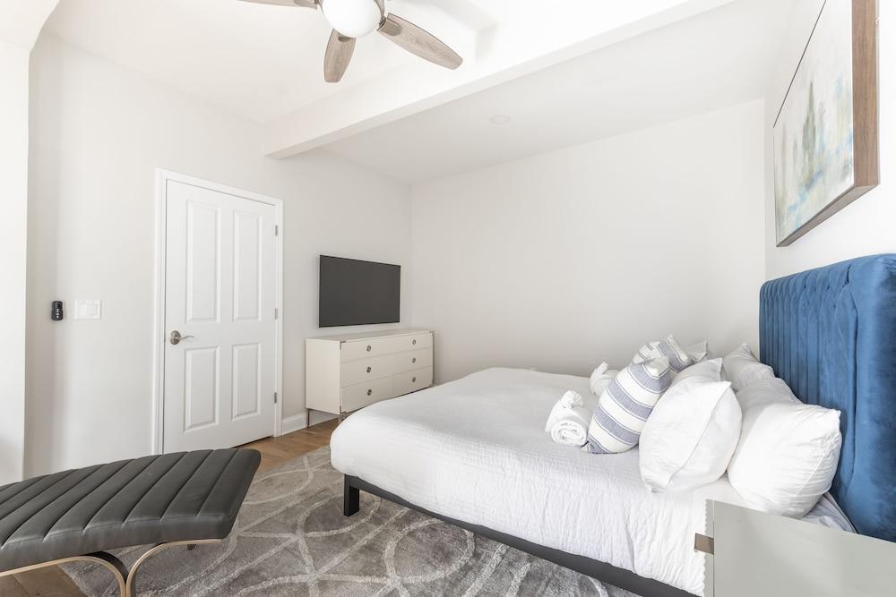 Deedee's Mansion on Wayne