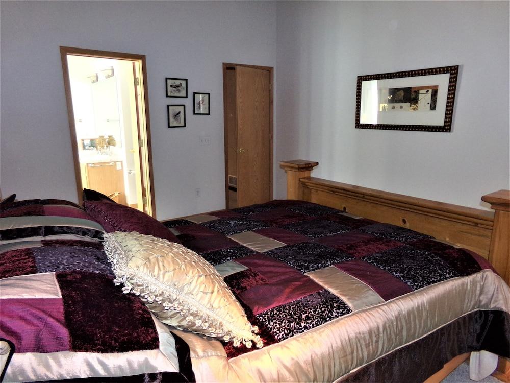 Fawn Townhome 3 bed 3 bath HTJP3