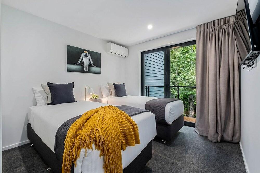 Bright, Modern, Plush - Brand New Townhouse