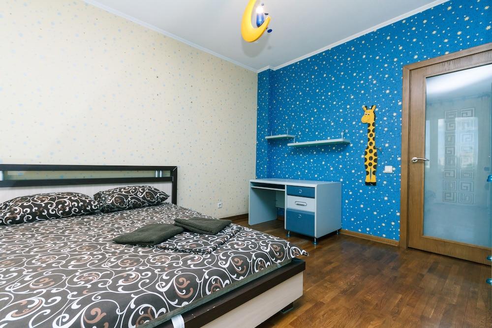 Two-storey apartment near IEC