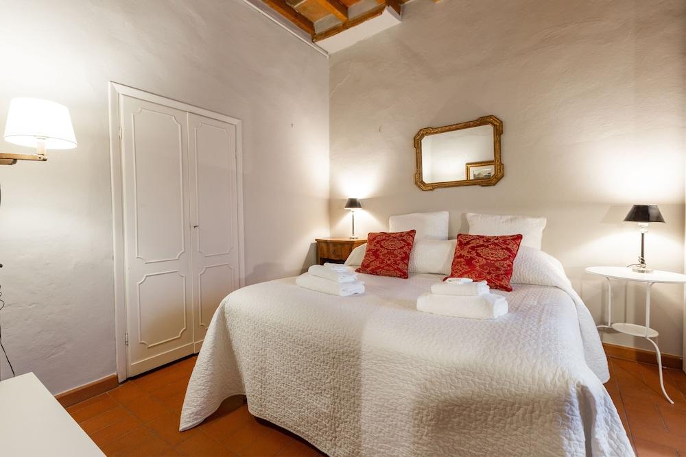 Sant'Ambrogio Five Senses