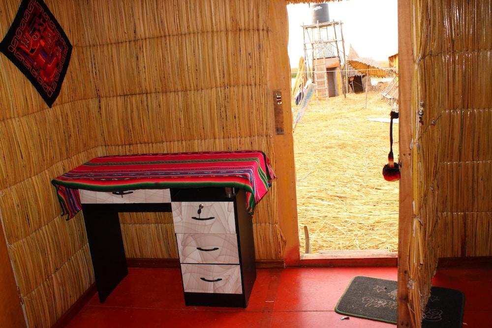 Titicaca Floating Lodge