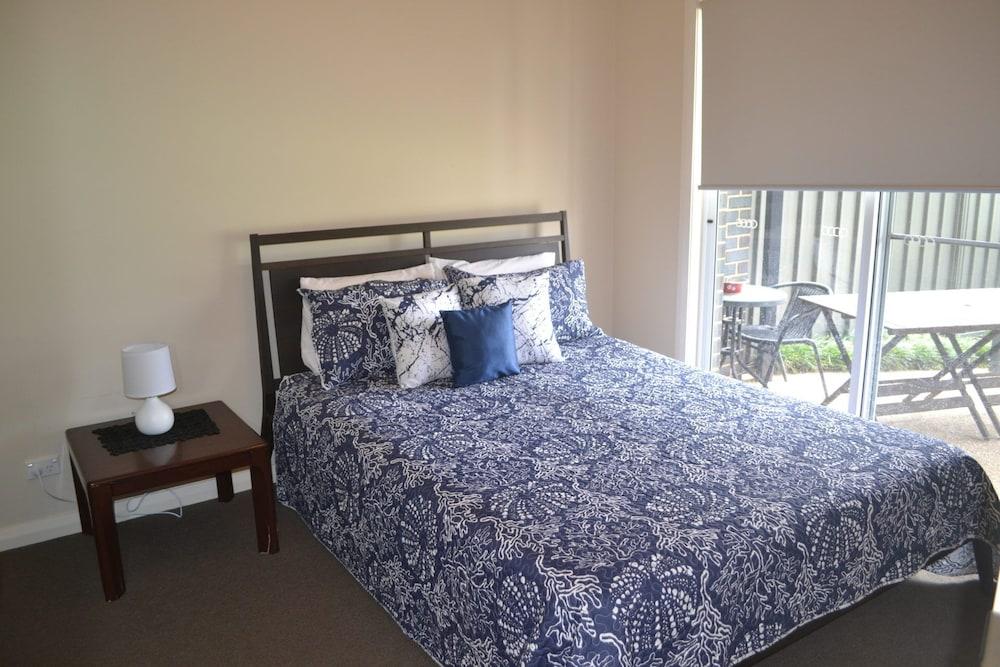 Waterview - 2 Doc Crt