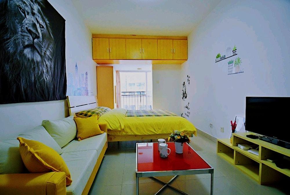 Avatar Young Lion Large Queen Bed & High Rise View