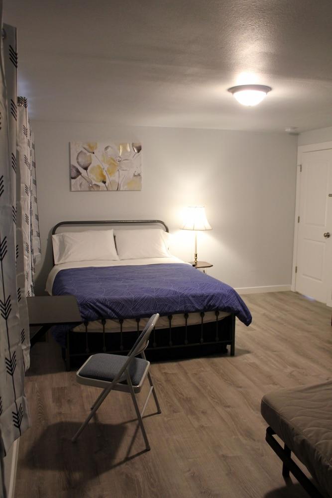 Rainier Guesthouse (Walk to Metro)