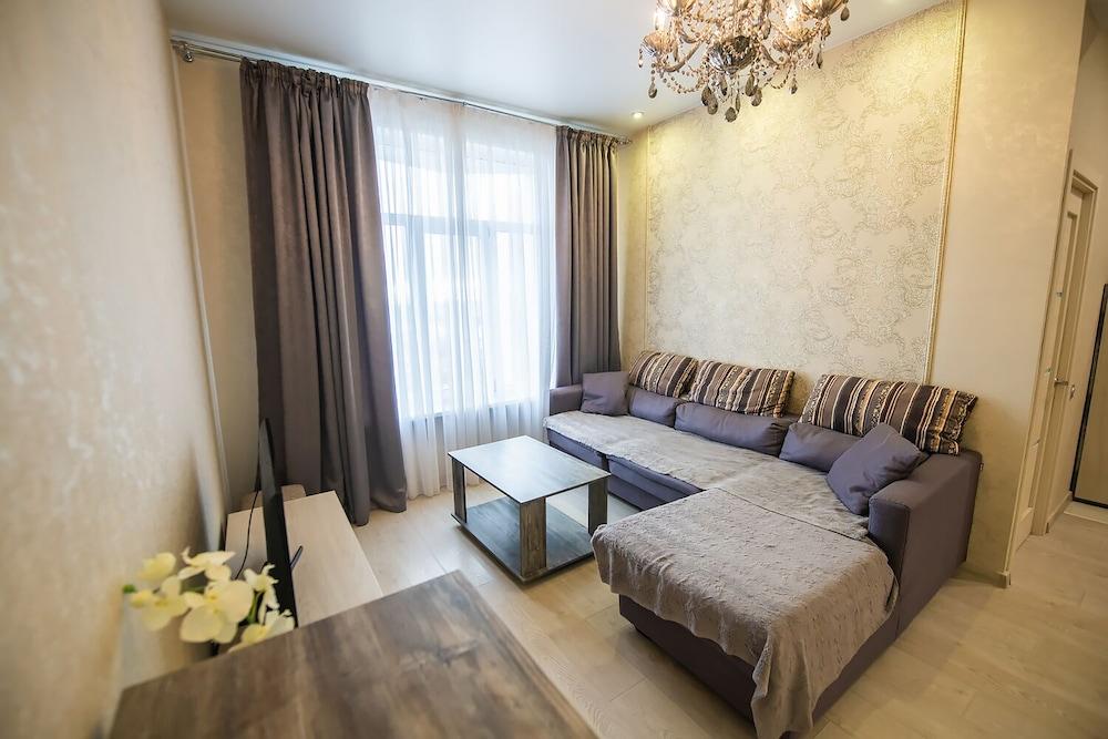 Apartment on Komarova 58-267