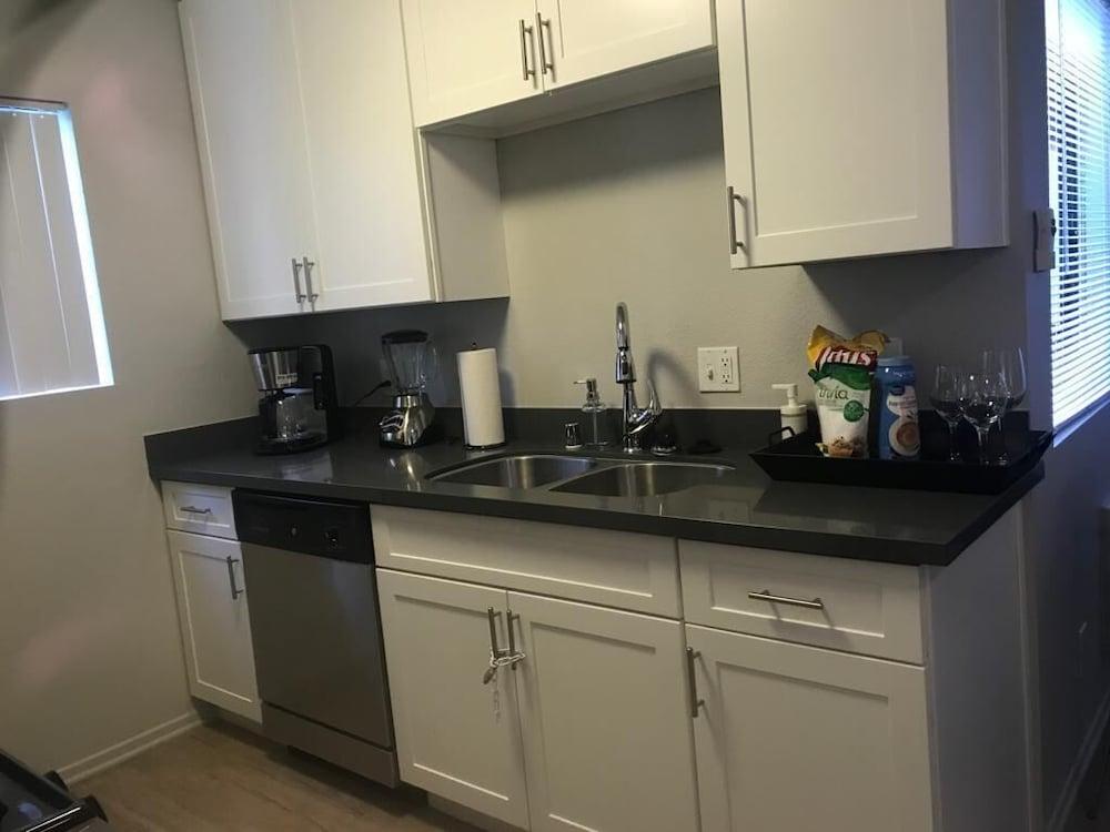 Hollywood Charming Vacation