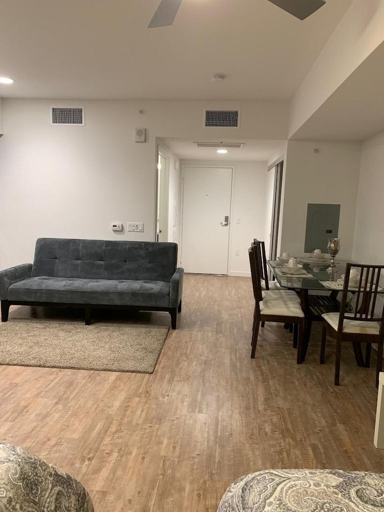 Hollywood Sweet Place