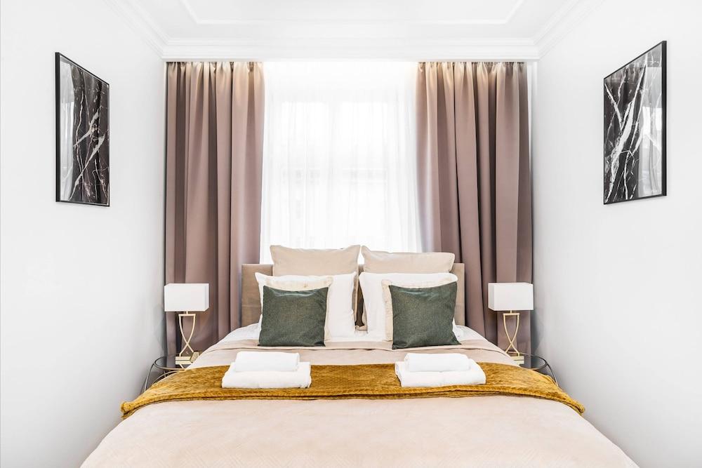 Main Square Apartments - LoftAffair