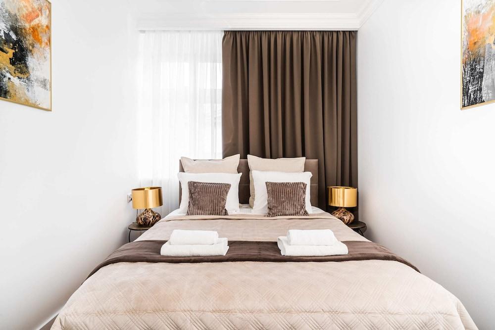 Main Square Apartments - LoftAffair