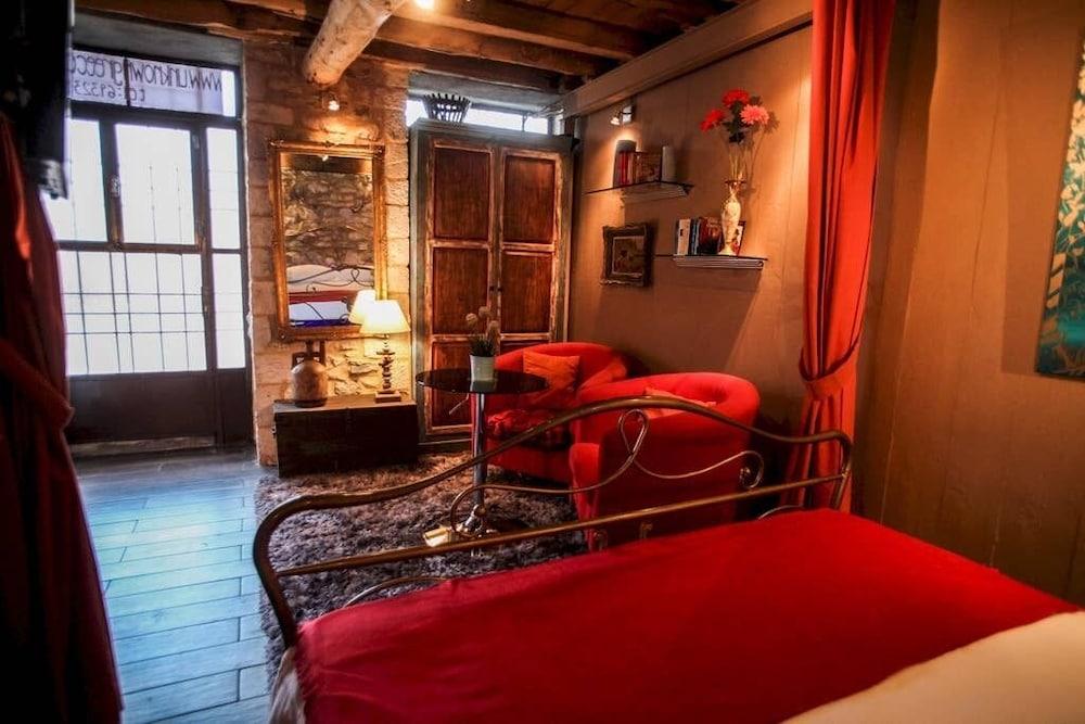 Antique Luxury Groundfloor Suite