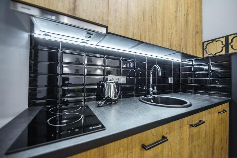 KievApts Pushkinskaya 10