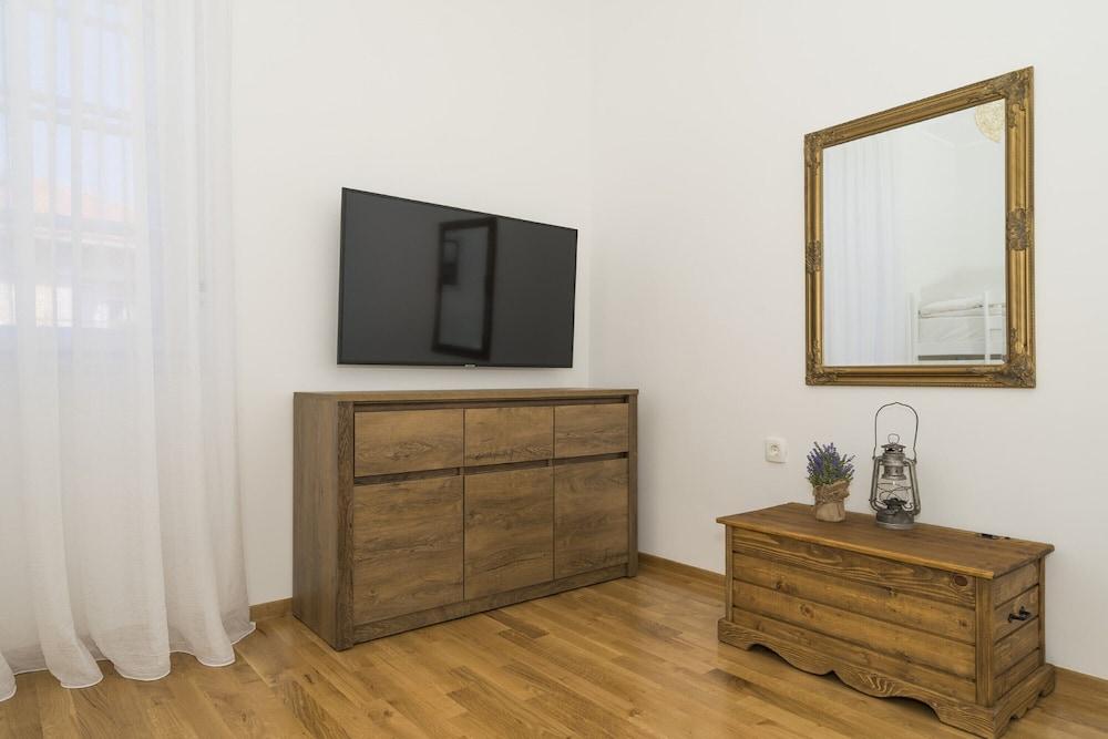 Apartment Dinka with terrace