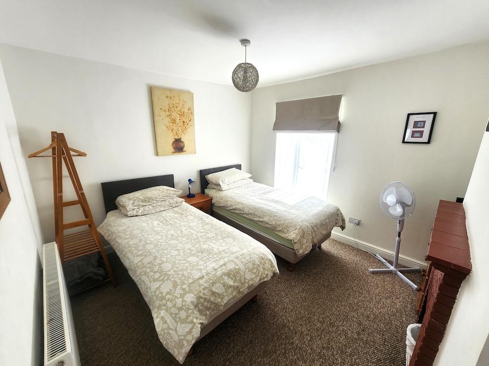 2-bed Flat With Superfast Wi-fi DW Lettings 29br