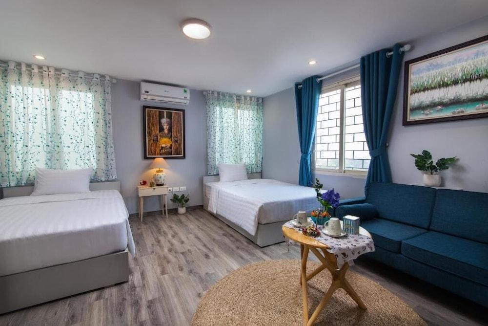 The Art - Hung Viet near Truc Bach lake