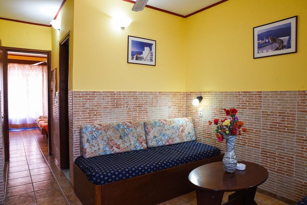 Chrysoula Hotel & Apartments