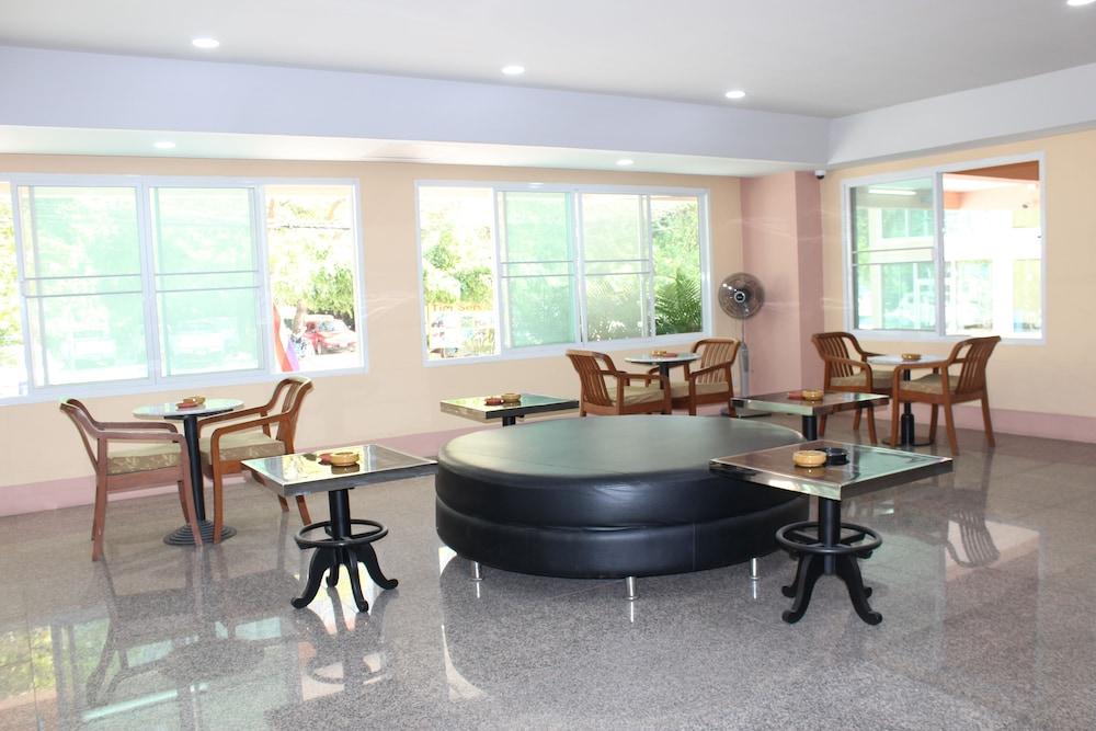 A.A. Pattaya Golden Beach Hotel