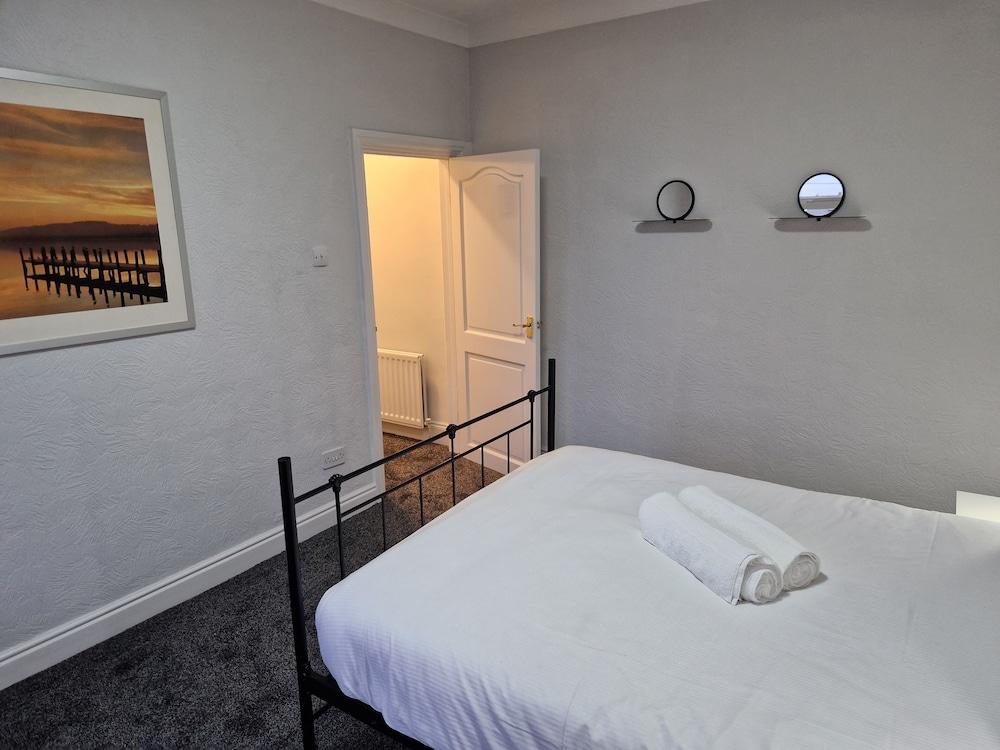 Birtley's Diamond 3 bed Apt, Sleeps 6 Guests