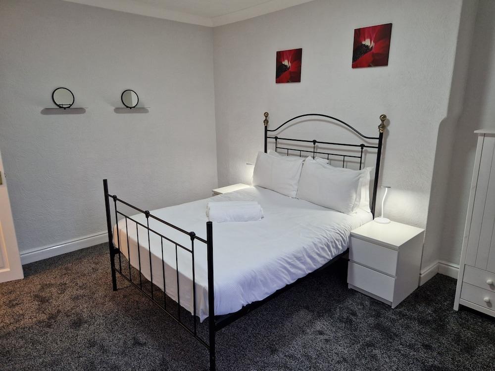 Birtley's Diamond 3 bed Apt, Sleeps 6 Guests