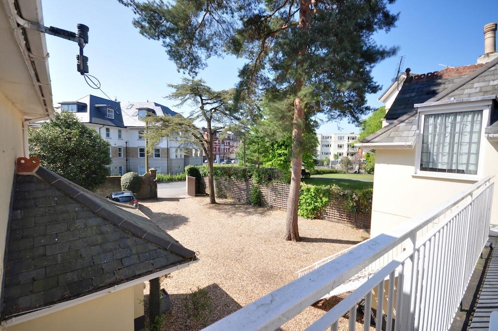 Somerville Coach House 4