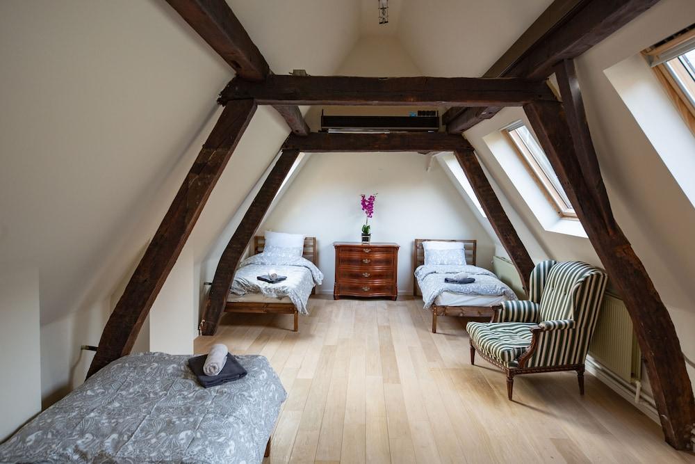 Unique Apartment In Historic Mansion