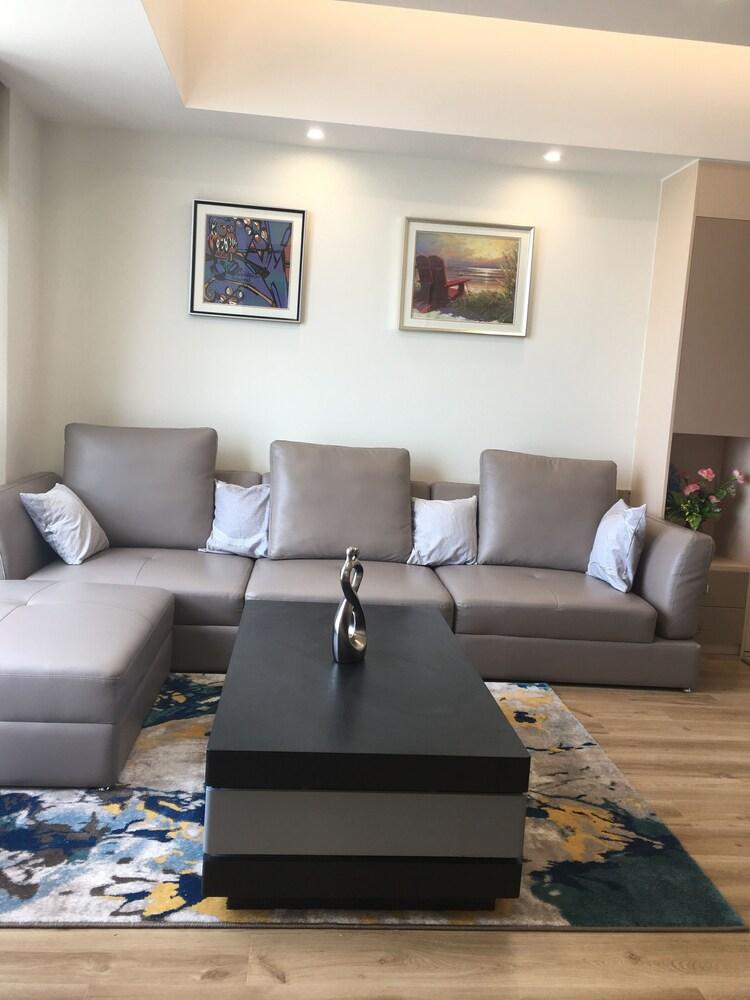 One bedroom condo with ocean view