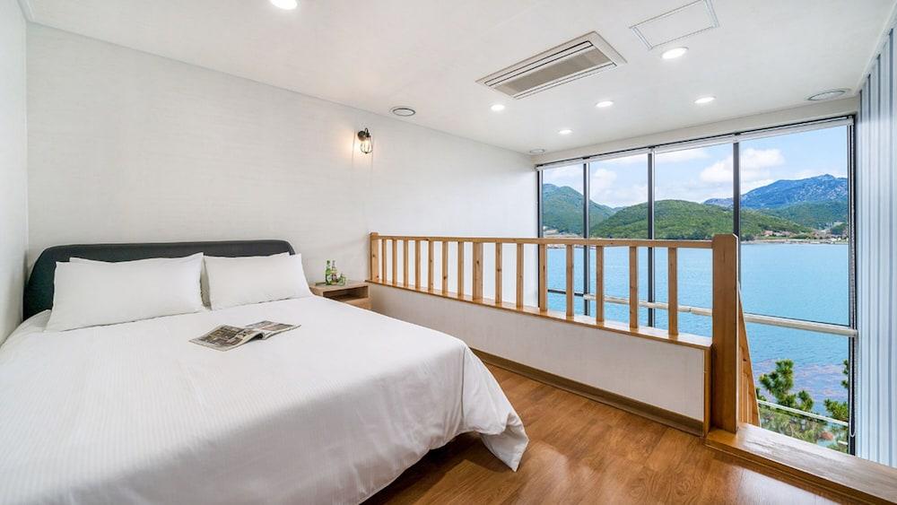 Ara Pool Villa Pension