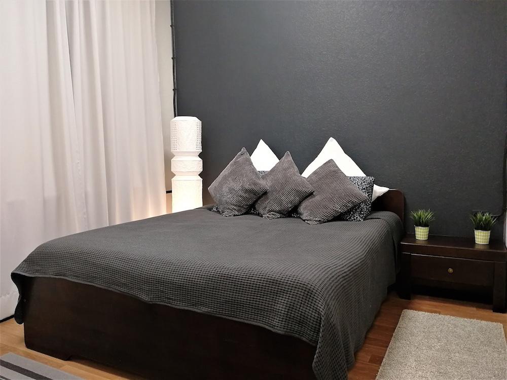 Good Night rooms & hostel