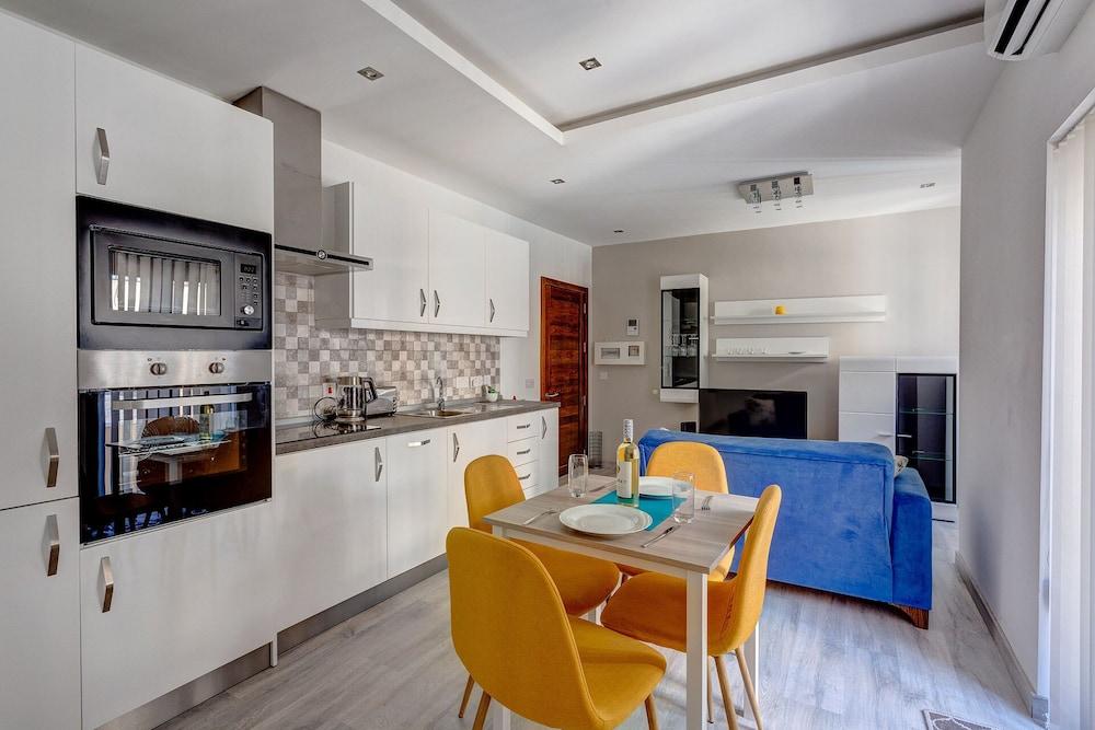 Idyllic Apartment Just off the Promenade