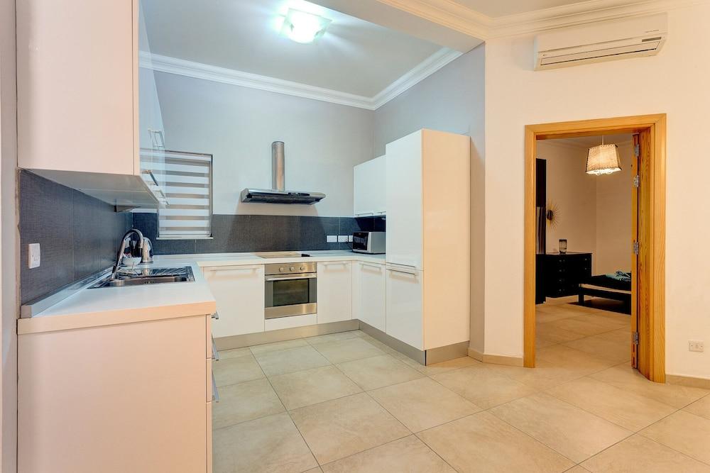 Gorgeous Apartment With Terrace in Fort Cambridge, Pool