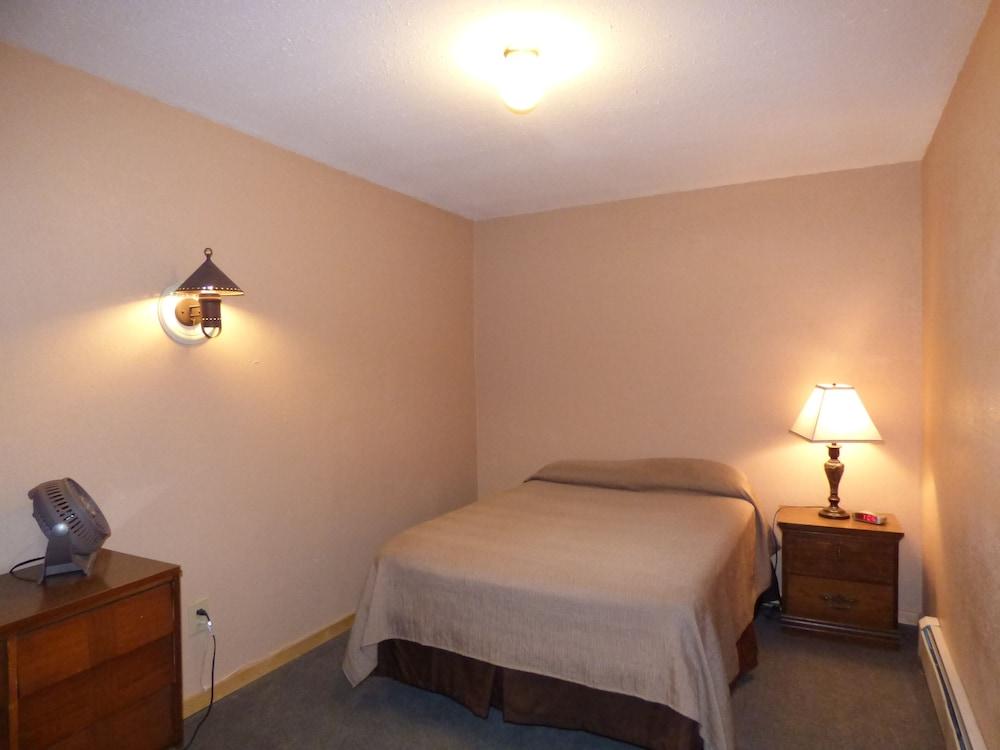 The Hitching Post Hotel and Farm Store