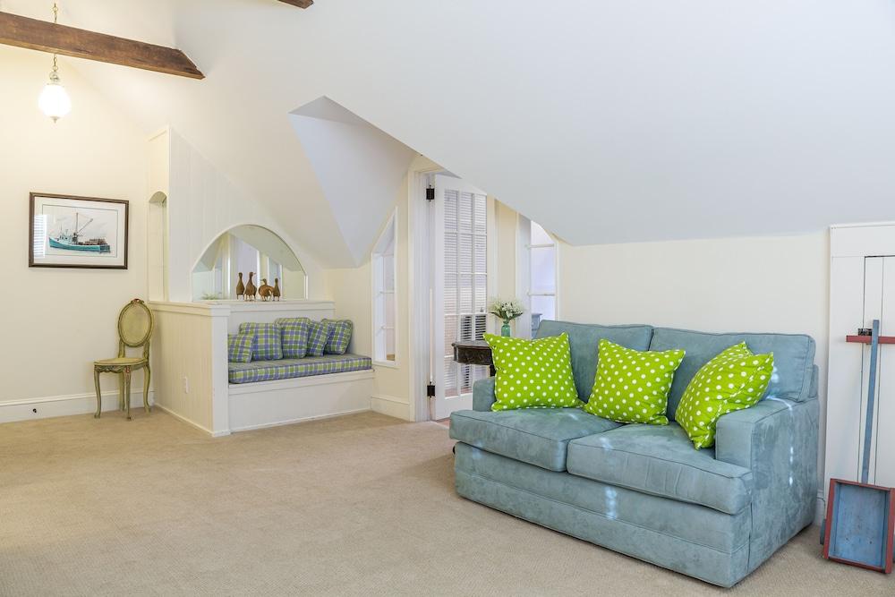 Bass Cottage & Ullikana