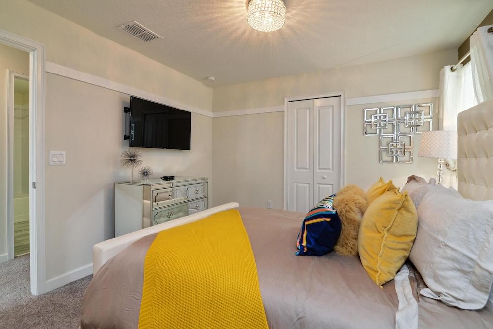 Sunset Getaway by VillaDirect