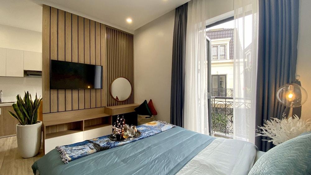 Hue Crown Boutique Hotel