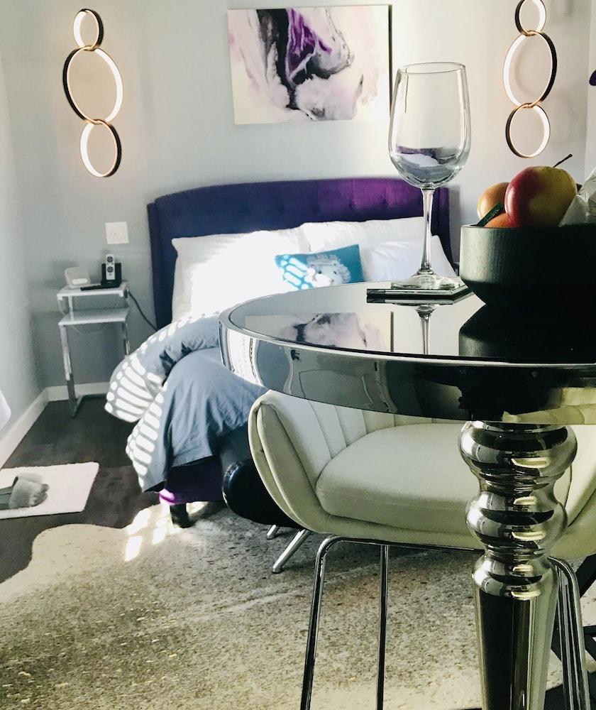 EO Bungalows – Adults Only