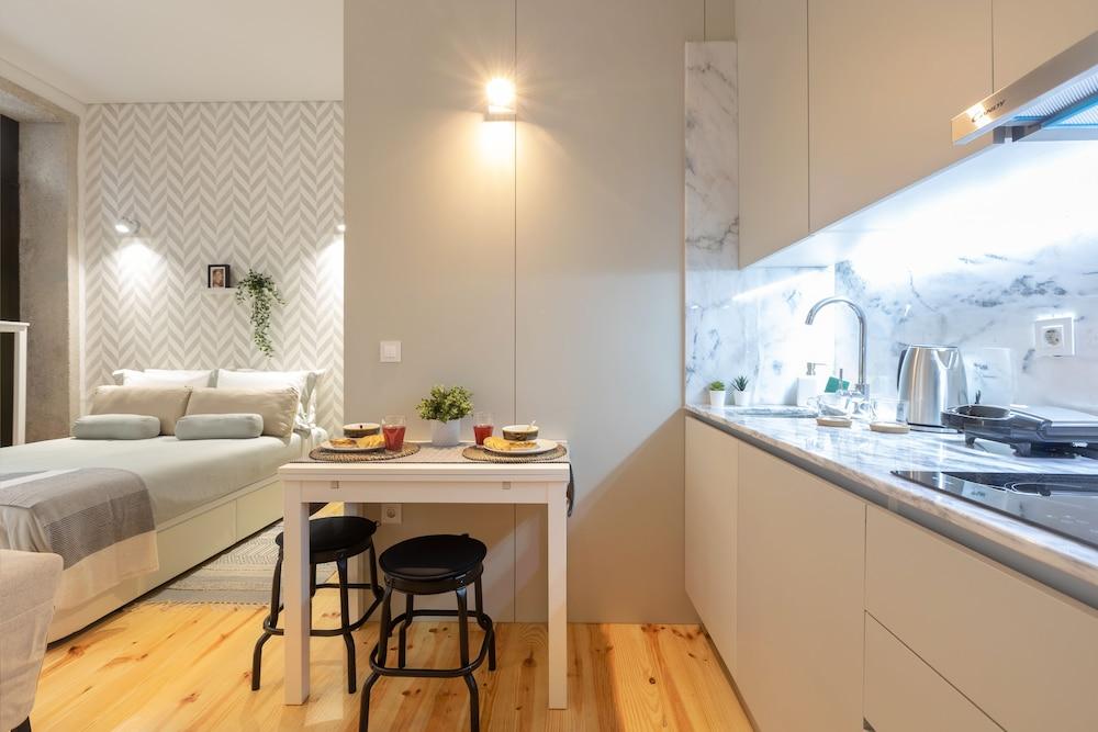 Sol Modern Studio at Batalha Metro