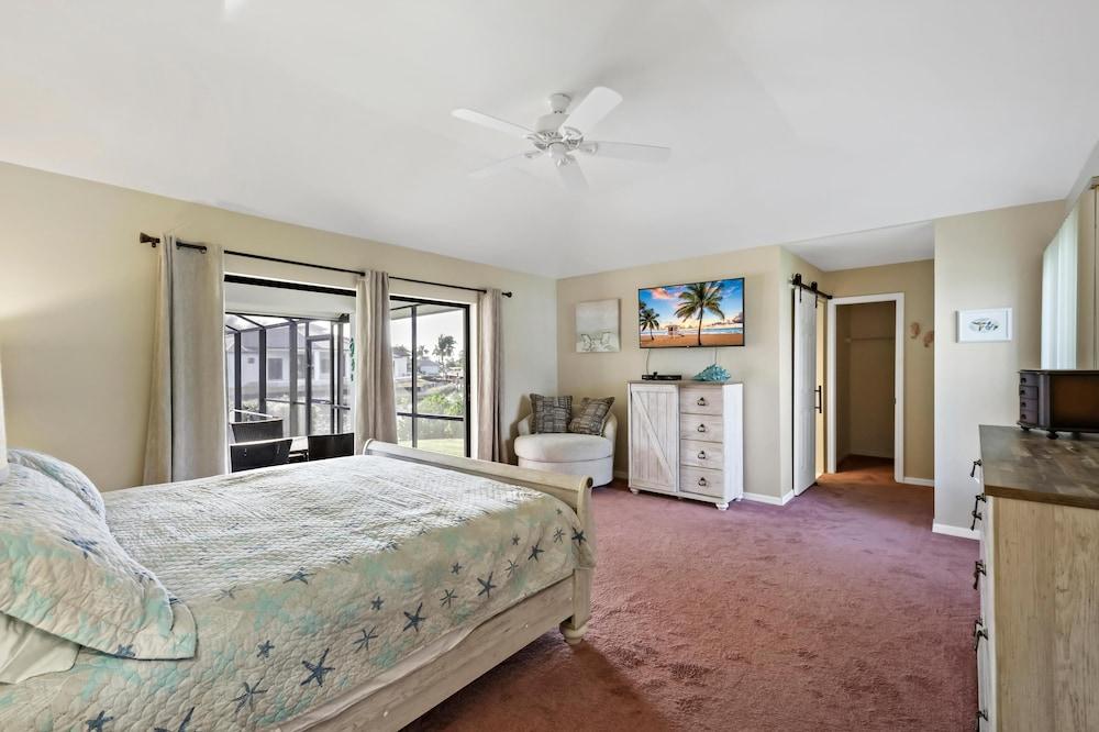 Quiet Waterfront Home With Pool, Dock and Bicycles